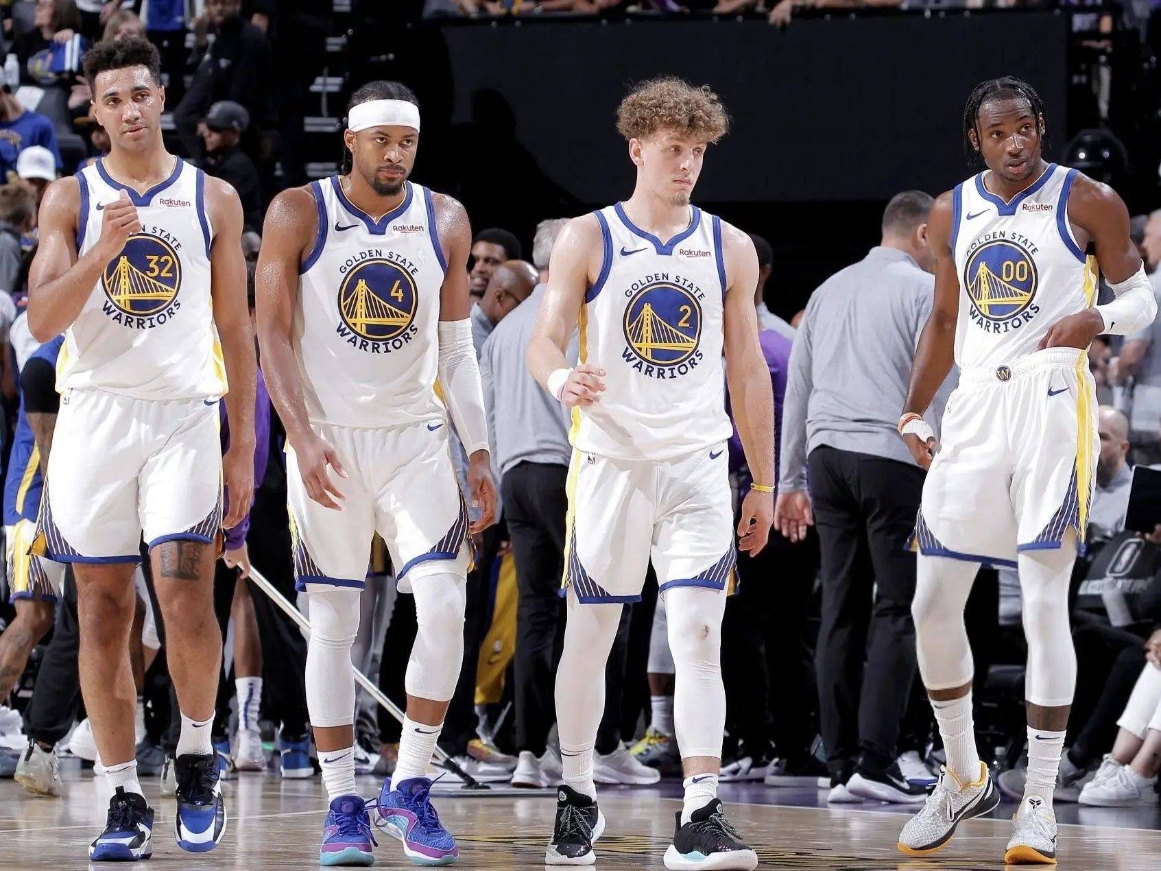 球衣是间条 球衣是间条